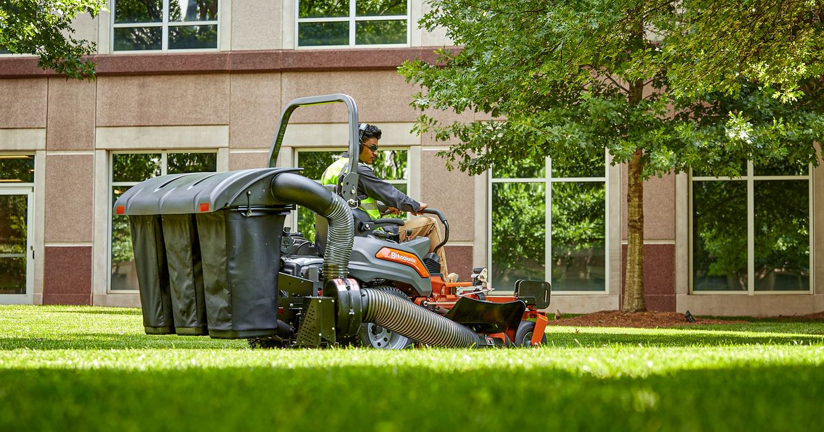 šµ Husqvarna - COLLECTOR 9 BUSHEL 3 BAG W/BLO